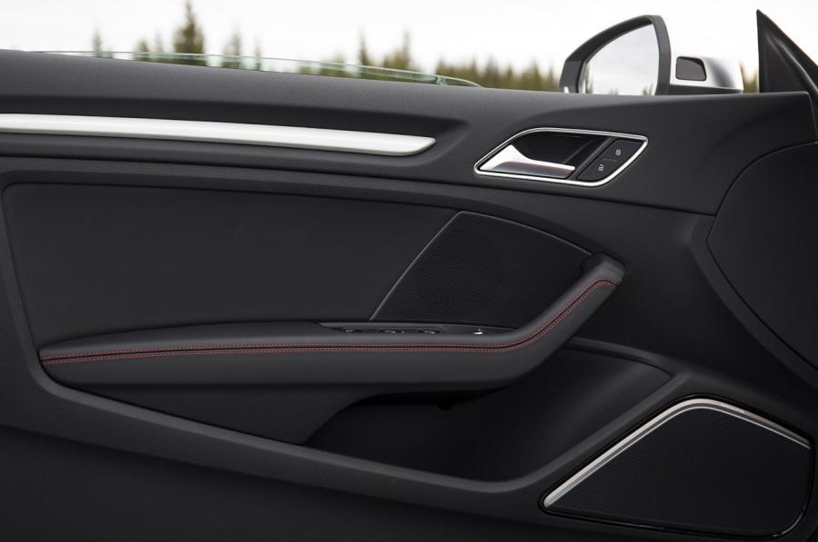 Детали интерьера Audi S3 Cabriolet (8V) 2014 года  (WW) (фото 32 из 34)